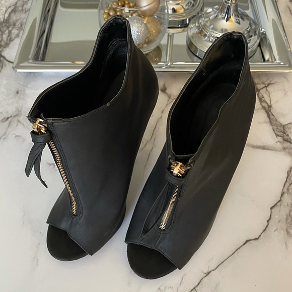 Wild Diva Zip Up Booties - Picture 2 of 8